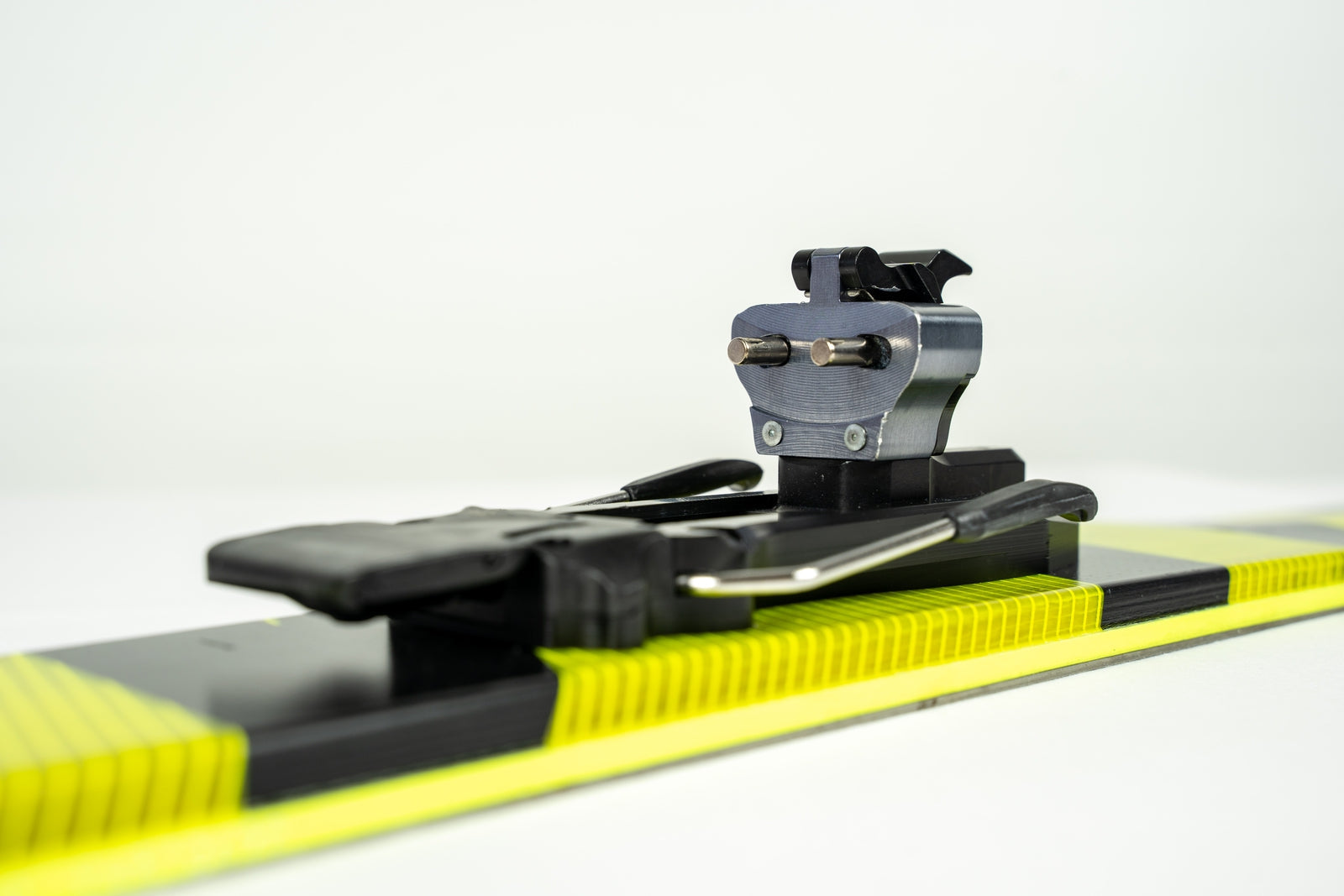 Hagan Pure 10 alpine ski touring binding, made by ATK in Italy, Bindings - Hagan Ski Mountaineering Alpine Ski Touring Backcountry Gear heel piece angled side view