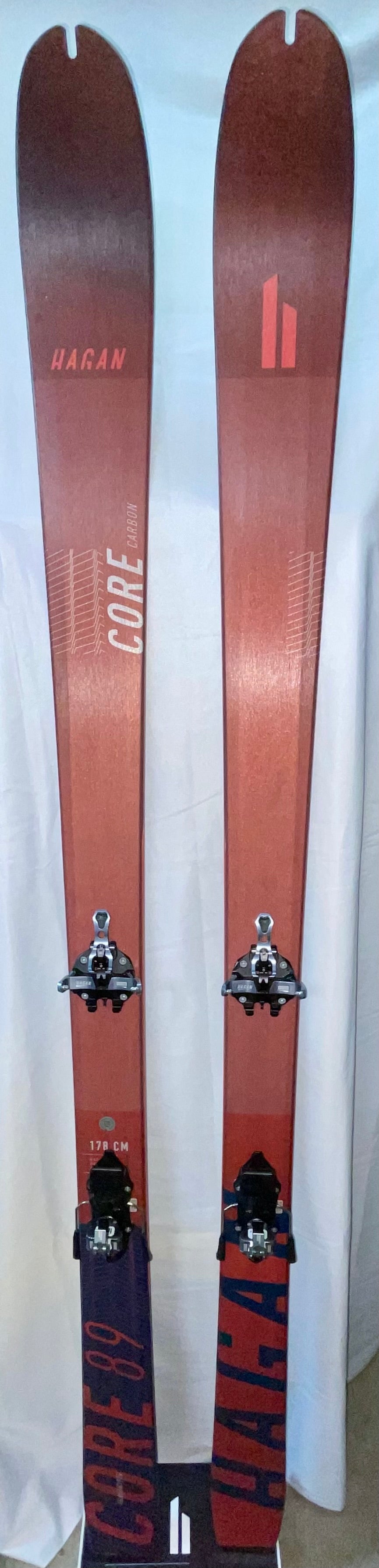 DEMO Core Carbon 89 162cm