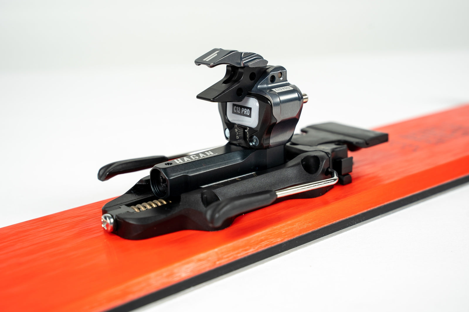 Hagan Core 12 Pro Alpine Ski Touring Freeride Binding, Bindings - Hagan Ski Mountaineering Alpine Ski Touring Backcountry Gear heel piece angled side view